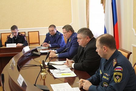Сергей Балыкин провёл совещание с ведомствами области